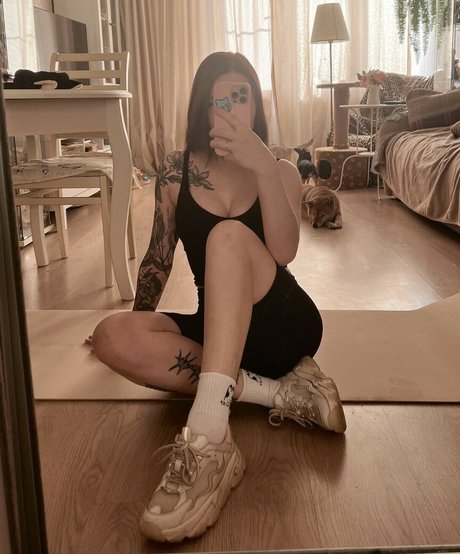 Denly Denlyasha modèle porno photo