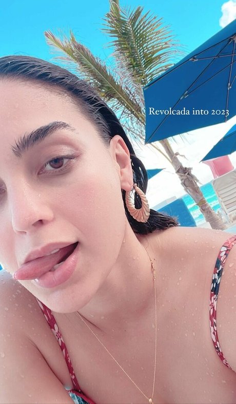 Melissa Barrera belle étoile galeries