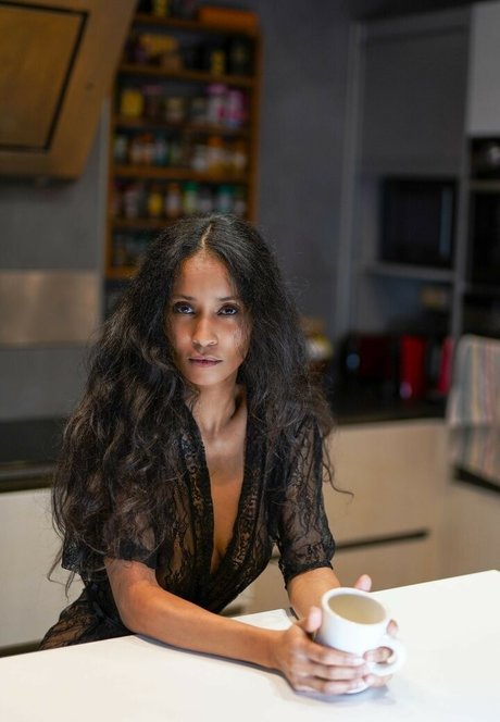 Adjouai xxx star du porno img