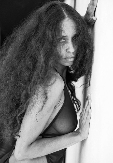 Adjouai star du porno en haute qualité des photos