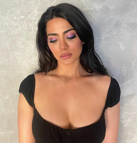 Emeraude Toubia star du porno belle photo