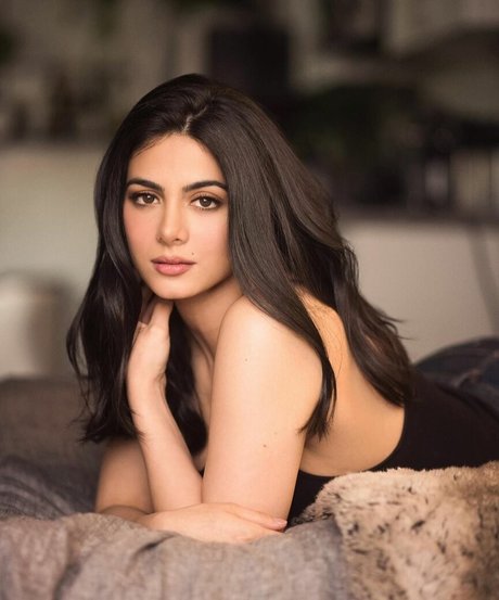 Emeraude Toubia art étoile image