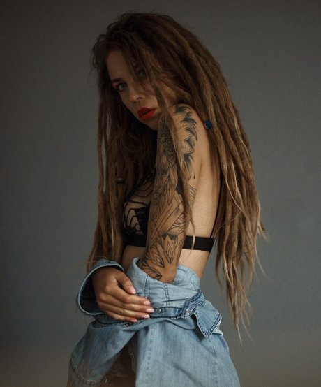 Hanna Mykhailova modèle parfait galerie