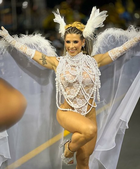 Ana Paula Minerato actrice artistique photos