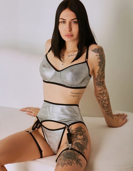 stasya stasya a belle étoile des photos