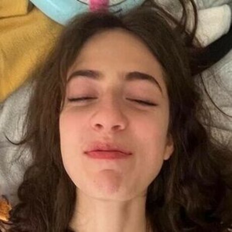 Bella Ossi modèle magnifique galerie