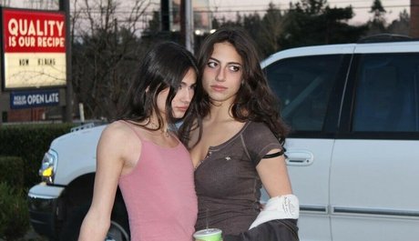 Bella Ossi modèle des photos