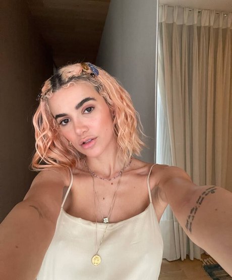 Manu Gavassi modèle pornographique photos