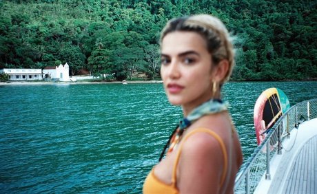 Manu Gavassi star du porno parfaite images