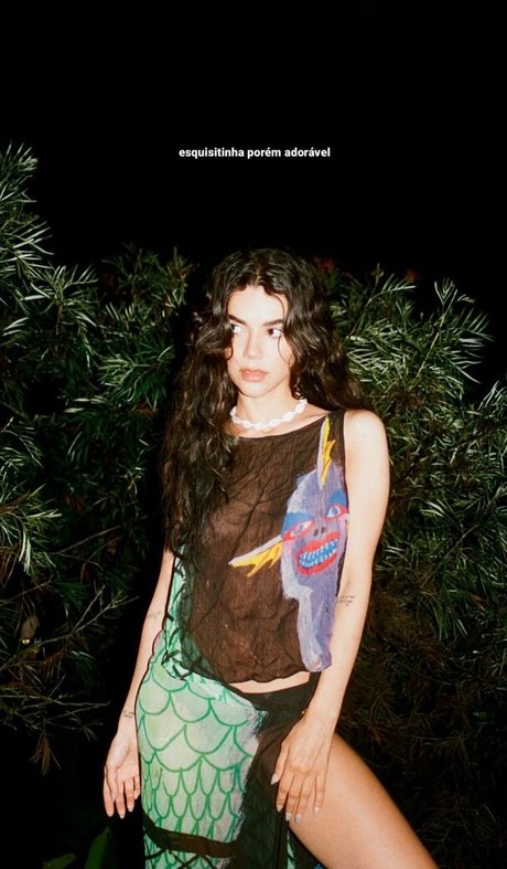 Manu Gavassi actrice sexy archive