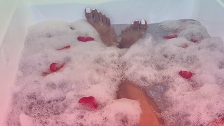 Lara Crof modèle de haute qualité img