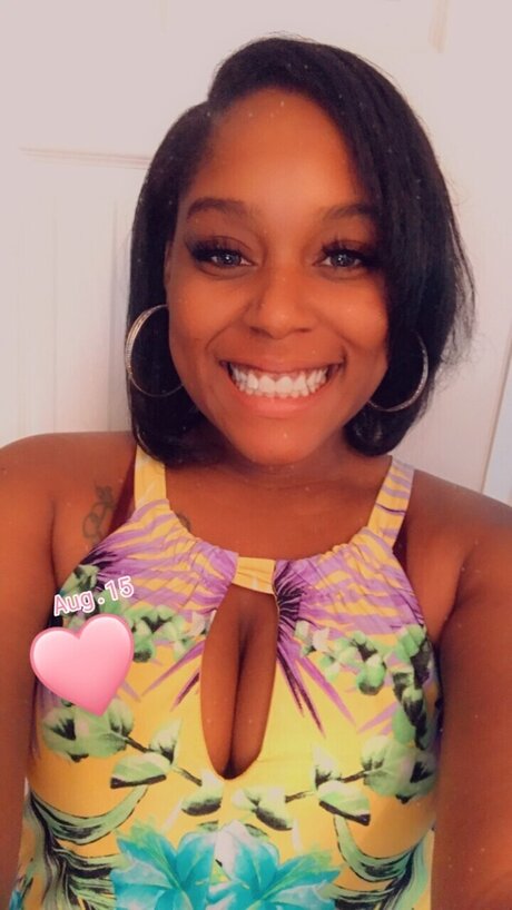 LexCee star du porno érotique des photos