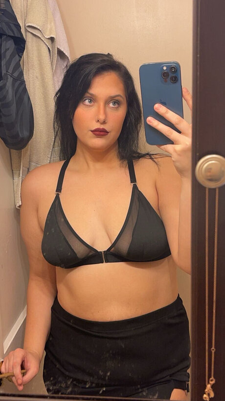 JUICY actrice érotique images