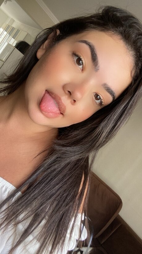 Cynthia modèle gratuit des photos