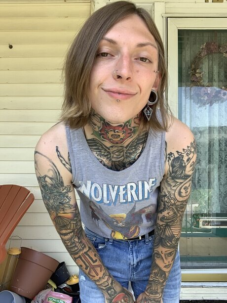 WitchyPrettyBoi haut modèle des photos