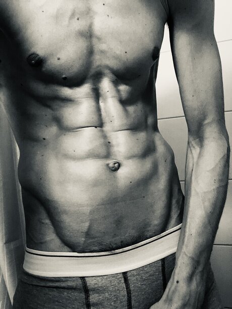 chaton courbé onlyfans sexe artistique galerie