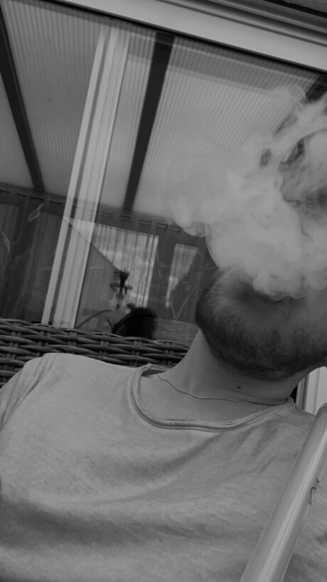 flo koew actrice de nus image