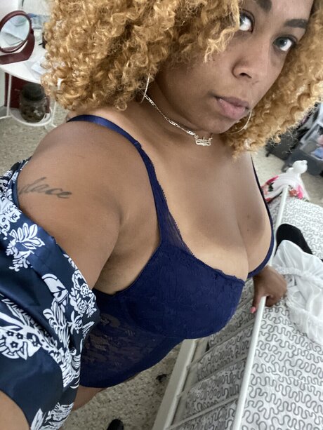 Curvy Carey nus de stars du porno photo