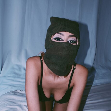 LUDA LUNA haut modèle photos