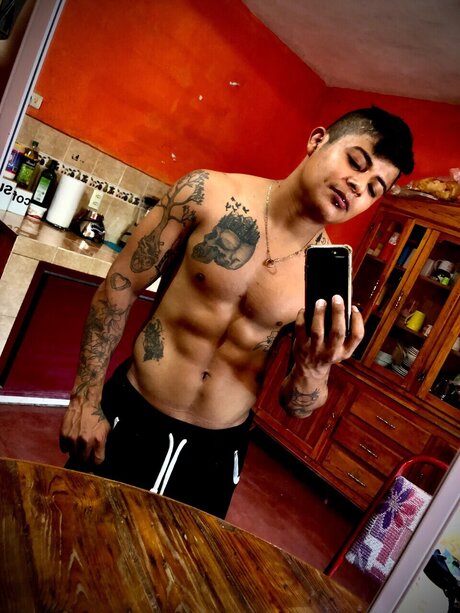 Jonathan Sanchez Hernandez modèle de sexe des photos