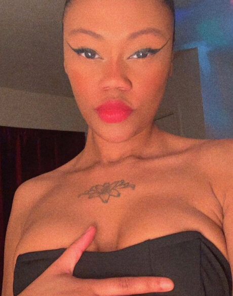 Aysia xxx étoile photos