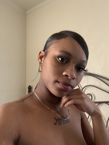 CarmelBtha1 modèle pornographique galerie