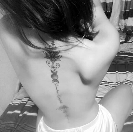 gros seins branlette espagnole onlyfans art haute définition photo