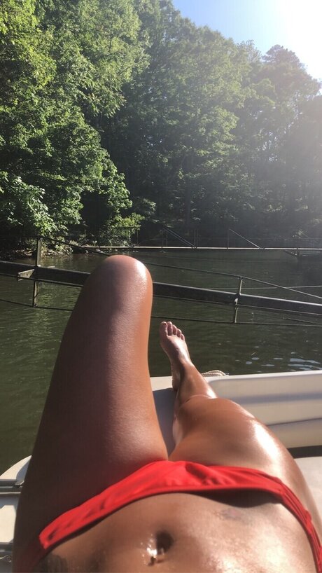 _skyes actrice nue photos