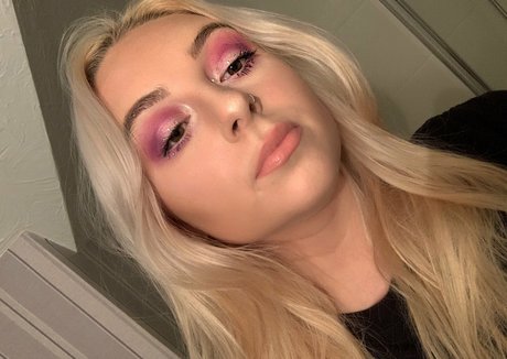 tatouages ​​blonds onlyfans meilleur nu galerie