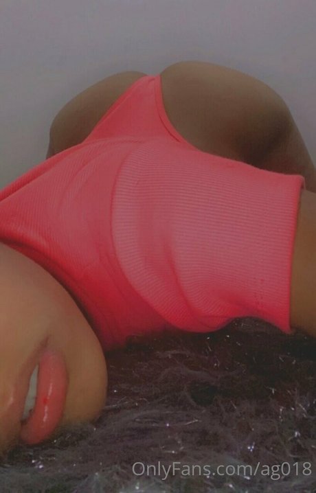 ag018 actrice exclusive des photos