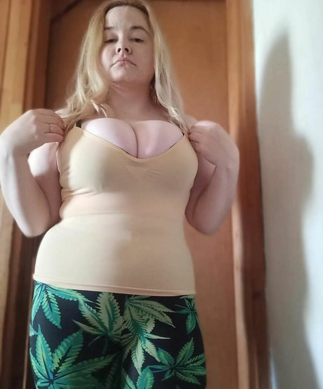 Dejana Savi nus de stars du porno img