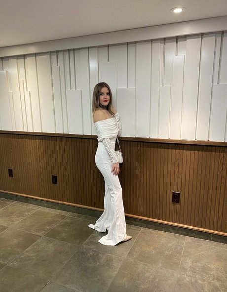 jolie ébène onlyfans érotique sympa img