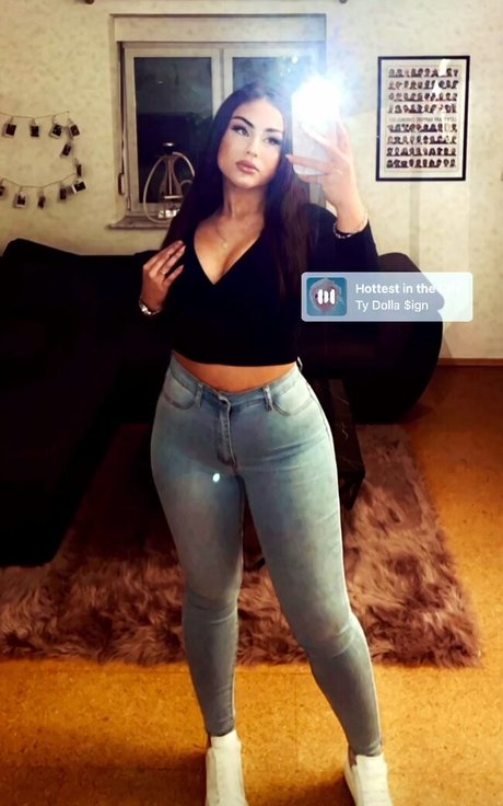 Fiona Schramm modèle érotique galeries