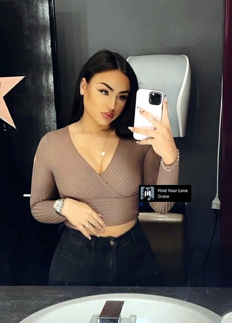 Fiona Schramm actrice érotique images