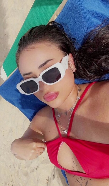 Fiona Schramm modèle xxx archive