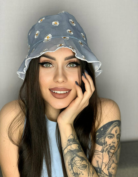 pom-pom girl nue onlyfans nu sympa img