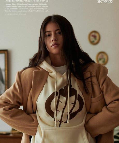 Amber Midthunder nus étoiles collection