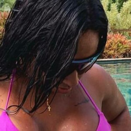 Thaynunes xxx étoile des photos