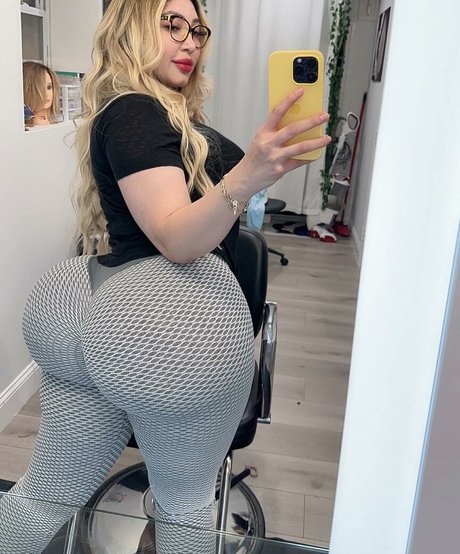 Desiy Garcia mannequin photo