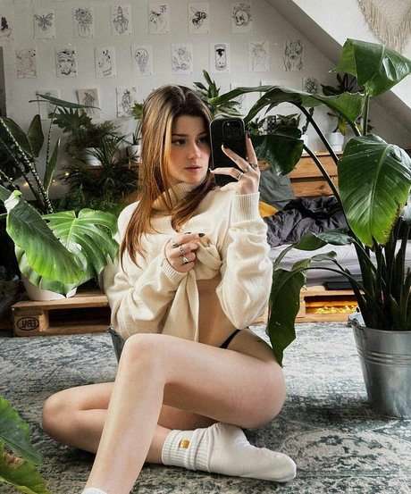 Leonie Busse modèles nus galeries