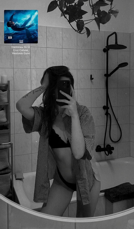 Leonie Busse modèle joli des photos