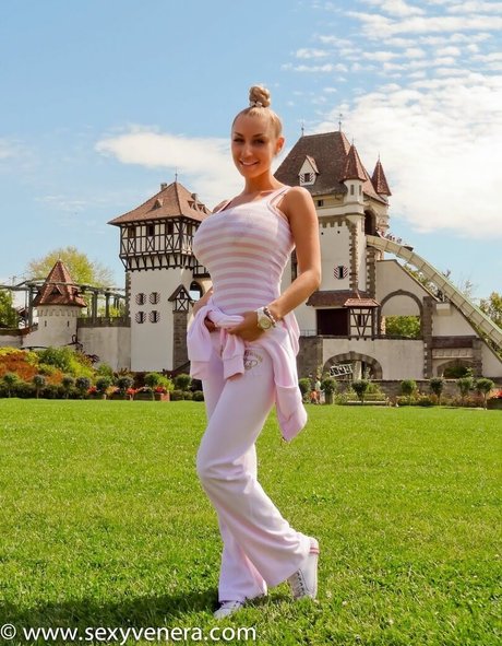 Sexy Venera joli modèle des photos
