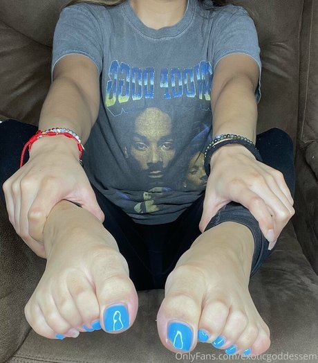 milf blonde aux courbes onlyfans adulte galerie