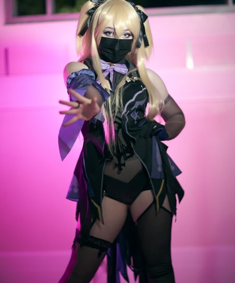 strip-tease blond uniquementfans gratuit collection