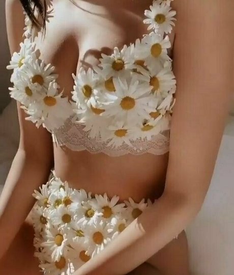 more than palnts modèle nu photo