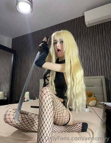 Xenomyy modèle érotique galeries
