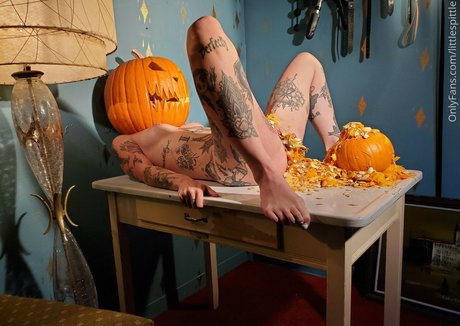 blonde aux gros seins onlyfans nu sexy images