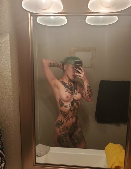 Little Spittle star du porno chaud des photos