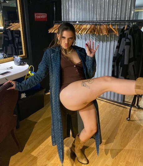 Mae Muller étoile sympa des photos