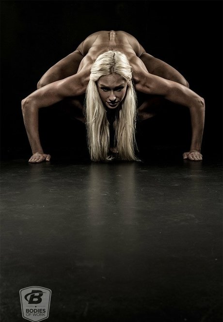 Bodybuilding com s BodiesWork modèle sexy photo